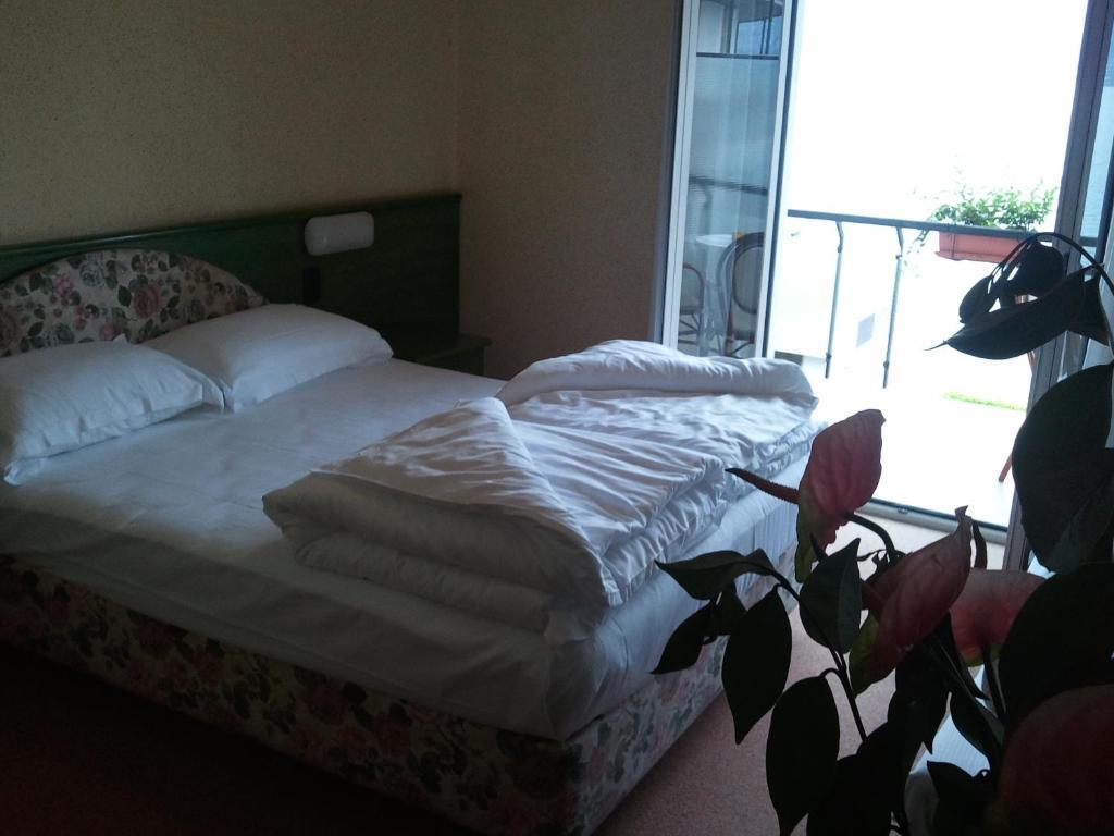 Hotel Caribe Brenzone sul Garda Habitación foto