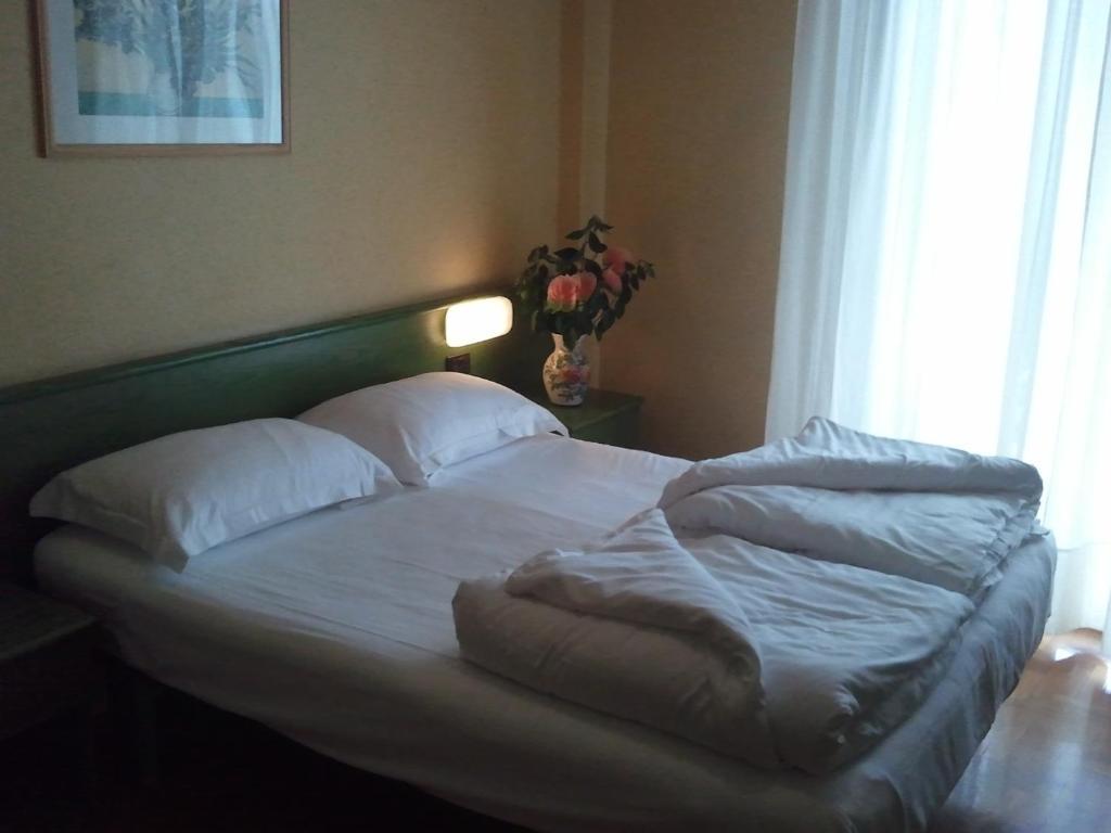 Hotel Caribe Brenzone sul Garda Habitación foto
