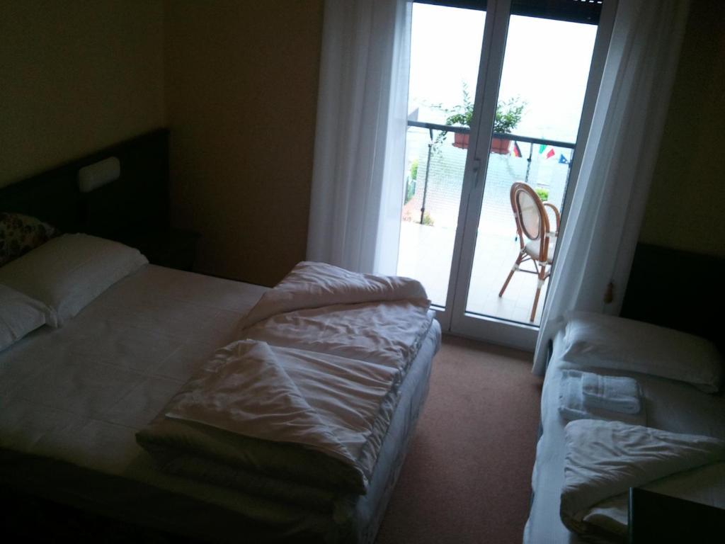 Hotel Caribe Brenzone sul Garda Habitación foto