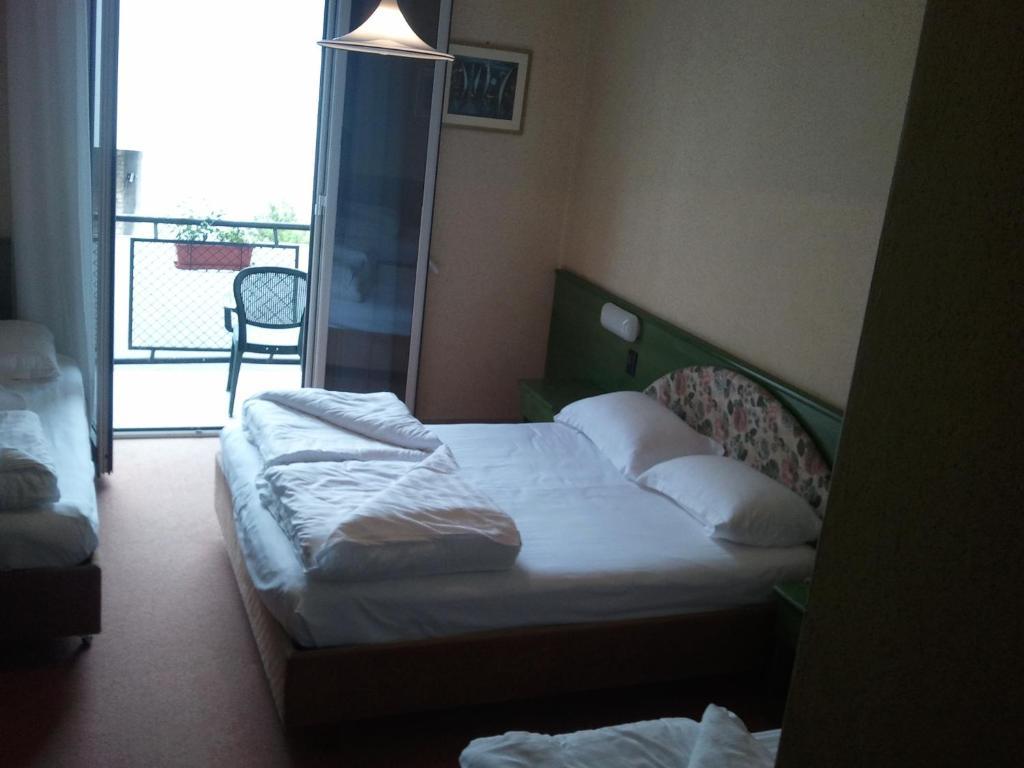 Hotel Caribe Brenzone sul Garda Habitación foto