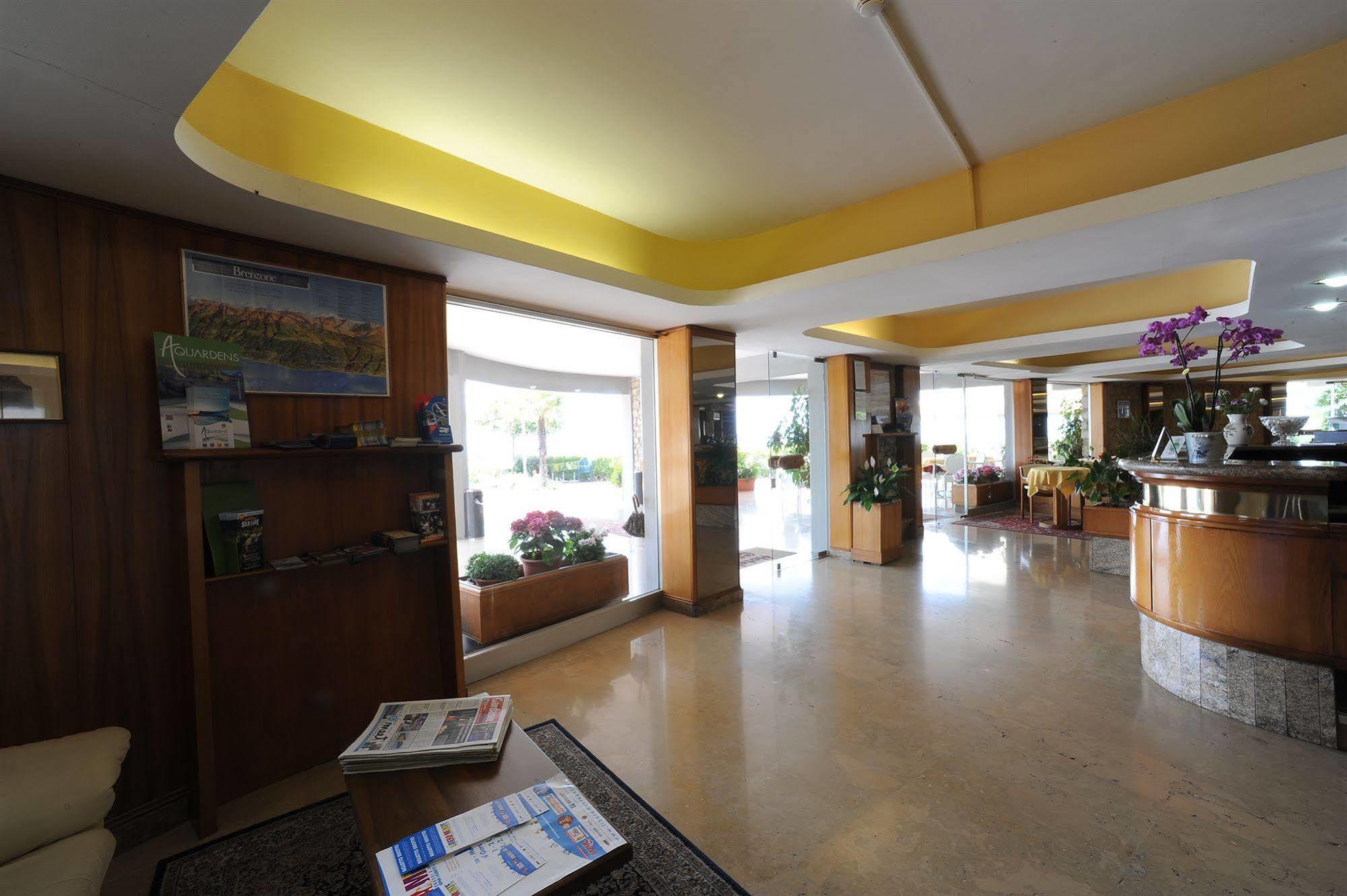 Hotel Caribe Brenzone sul Garda Exterior foto