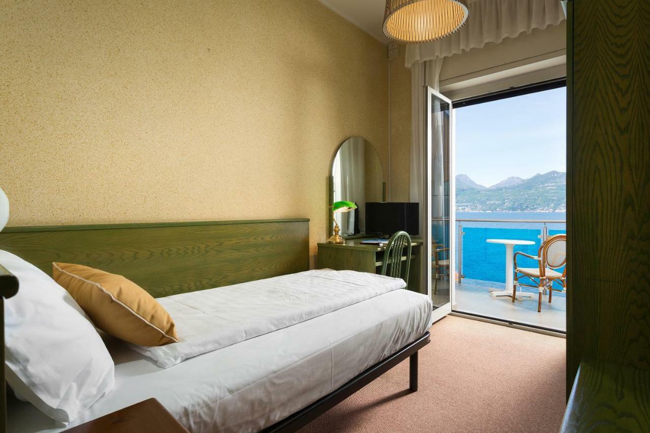 Hotel Caribe Brenzone sul Garda Exterior foto